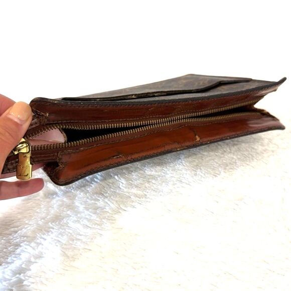 AUTHENTICATED Louis Vuitton Brown Monogram Vintage Toiletry 15 Bag UNISEX - Picture 5 of 13